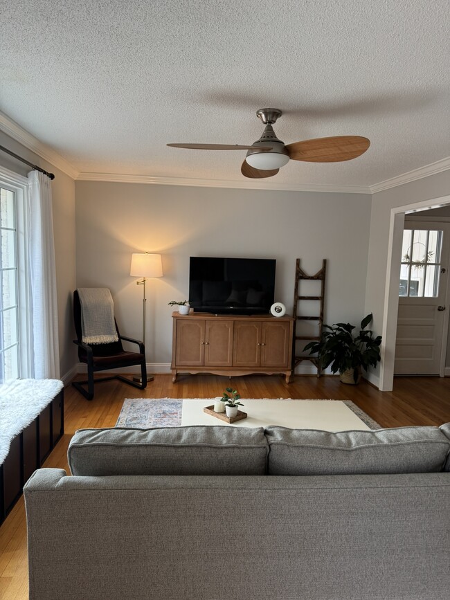 Photo - 1110 Sturdivant Dr