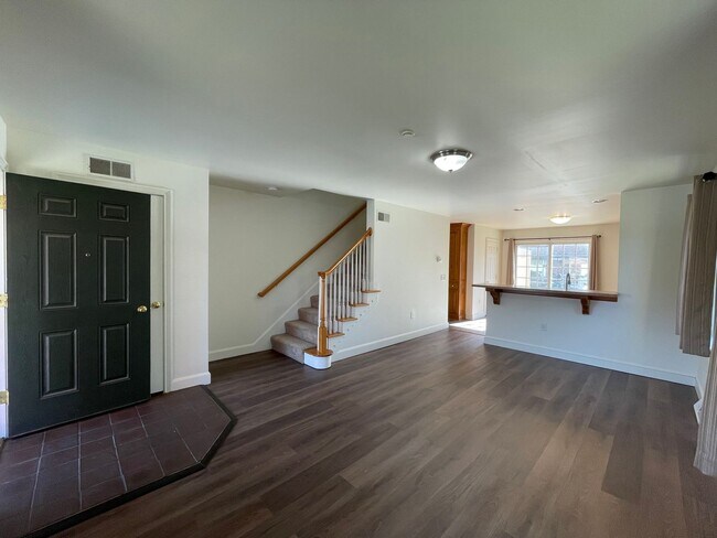 Photo - 3 Bedroom Townhome in Lancaster!