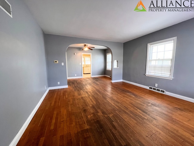 Building Photo - 819 N 8th St Unit B (Main)