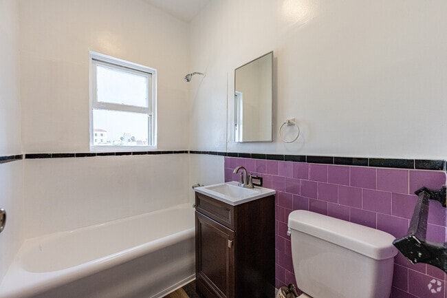 Studio - 450SF - Bathroom