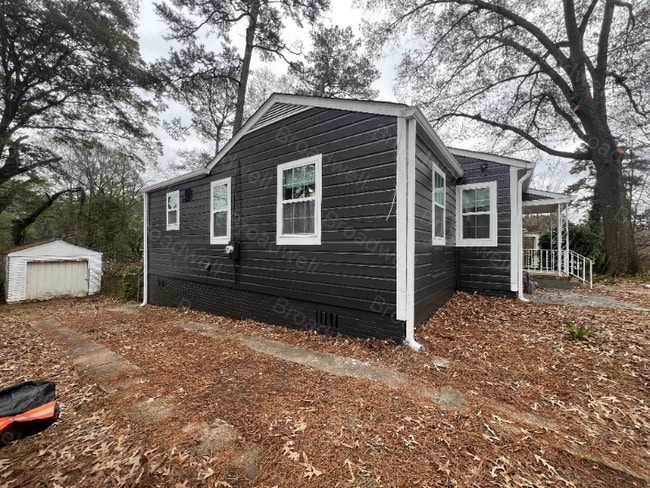 Photo - 1860 Broadwell St SW