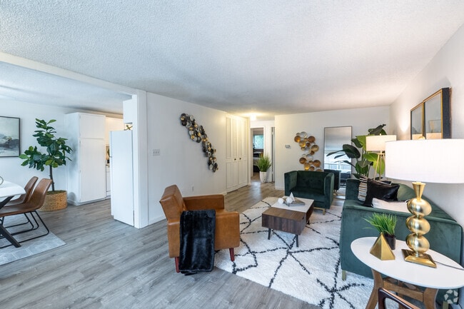 2BR, 1BA - 920SF - Living Room - Mohawk Green Apartments