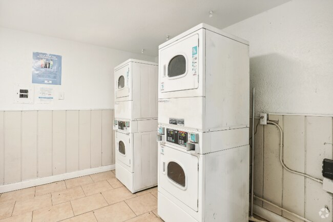Building Photo - 1750 Karen Ave Unit 1750 Karen Ave Rental