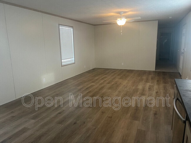 Photo - 41- 3512 Kelly St