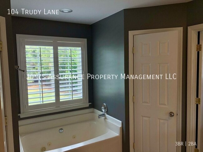 Photo - 104 Trudy Ln