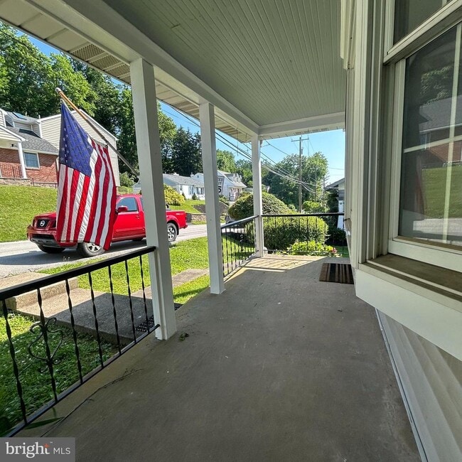 Building Photo - 379 Dehaven St Rental