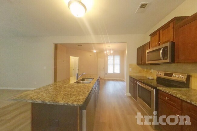 Photo - 142 Daisy Cir