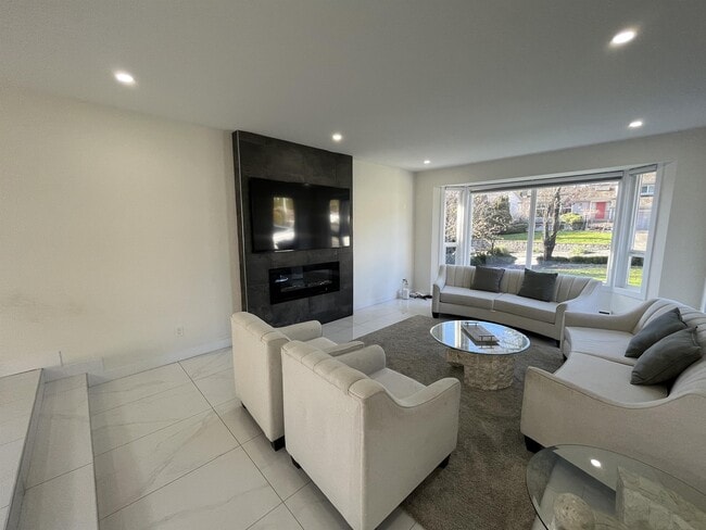 Photo - 6337 Caulwynd Pl