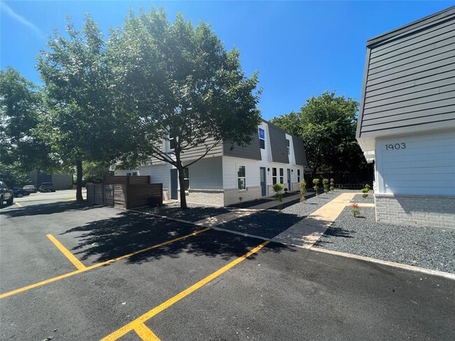 1901 Hearthstone Dr