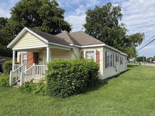 Building Photo - 602 Castle Heights Ave