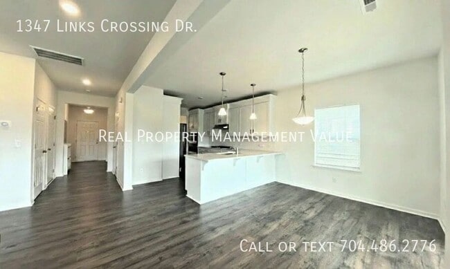 Photo - 1347 Links Crossing Dr