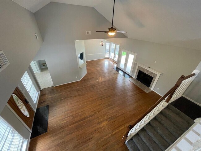 Photo - 2926 Lakefield Way