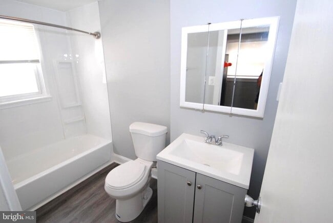 Photo - 374 Farnsworth Ave