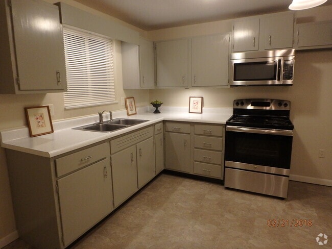 Building Photo - 51 Gloria Ave Unit 51 Rental