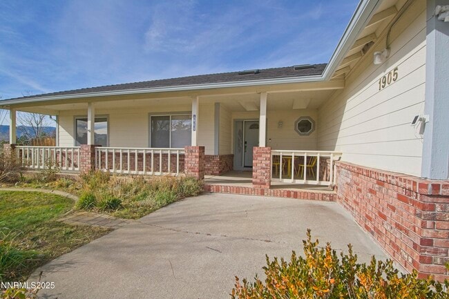 Photo - 1905 Lakeshore Dr