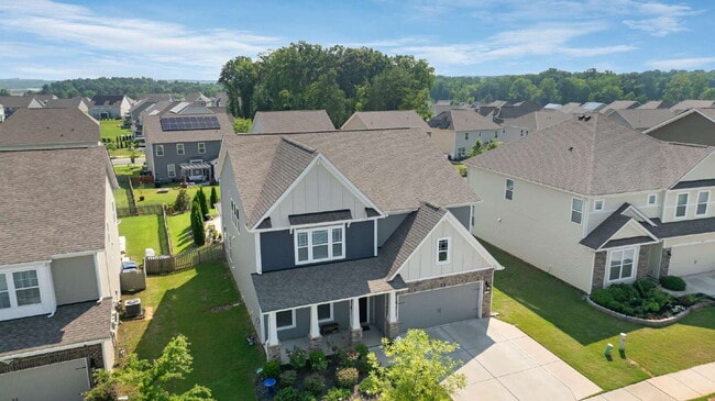 Photo - Beautiful Upscale Executive Home with Pool 4B/3Bth with 3,100 sqft