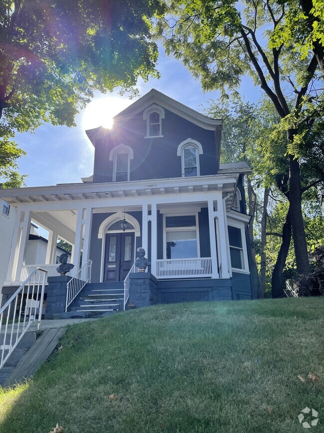 Building Photo - 624 Jefferson Ave Rental