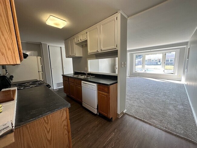 Photo - 1746 Richmond Rd NE