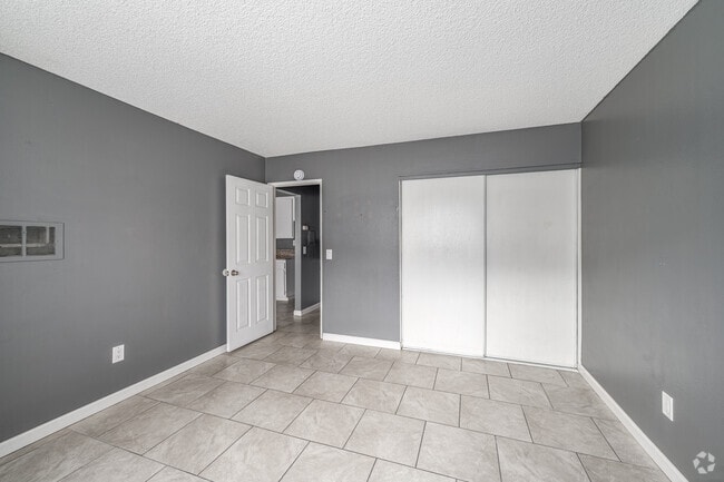 1BR, 1BA - 450SF - Primary Bedroom