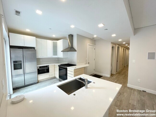 Photo - 115 Hillside St Unit 4