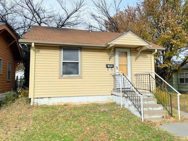 Building Photo - One Bedroom House with basement