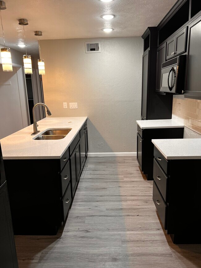 Kitchen - 537 Bluebird Ln