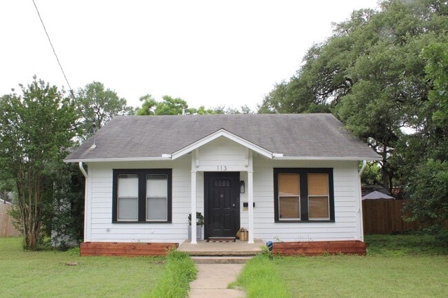 Building Photo - 2 BEDROOM WITHIN WALKING DISTANCE TO UMHB Rental