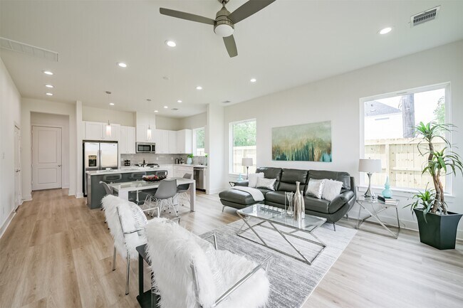 Photo - 5630 Balbo St