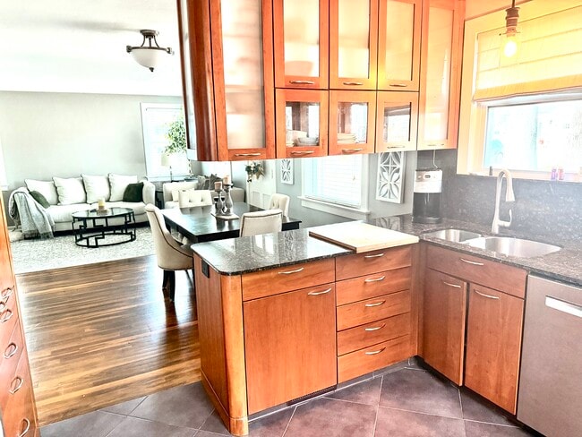 Photo - 320 Fairway Ln