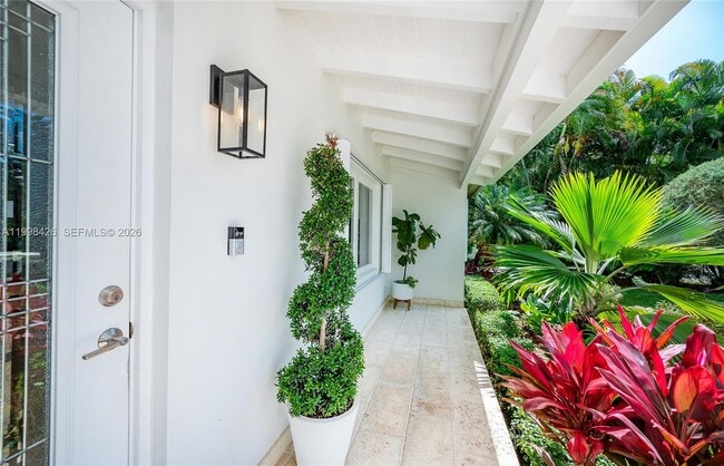 Photo - 1003 NE 118th St