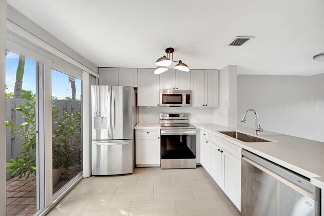 Photo - 1997 NE 15th Ave