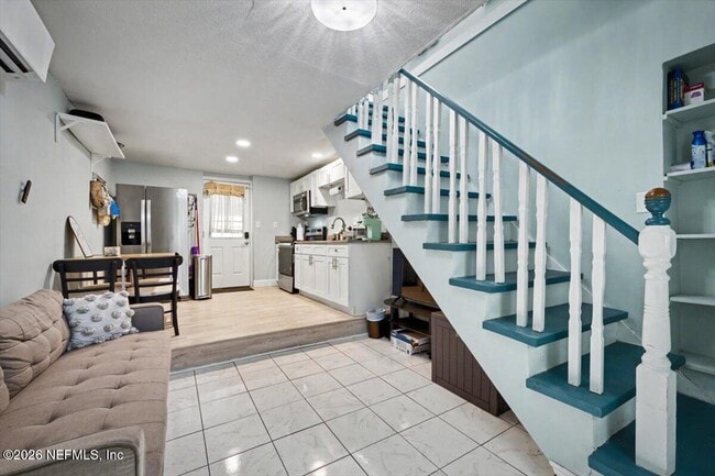 Building Photo - 719 S Shores Rd Unit 2