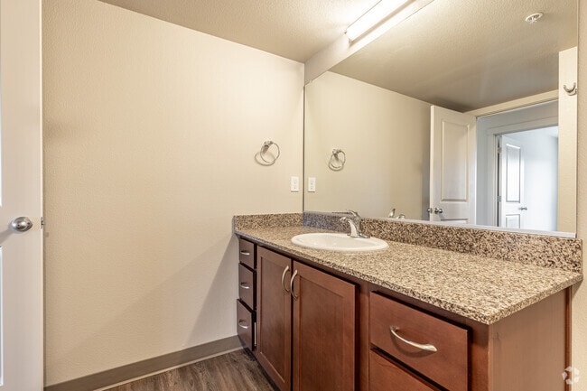 2BR, 2BA - 1028SF