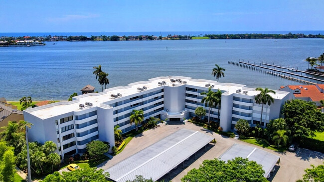 Building Photo - 8200 Lakeshore Dr Unit 506