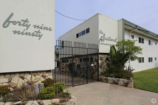 Photo - Aristocrat Apartments