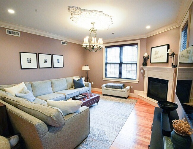 Building Photo - 95 Dix St Unit 2