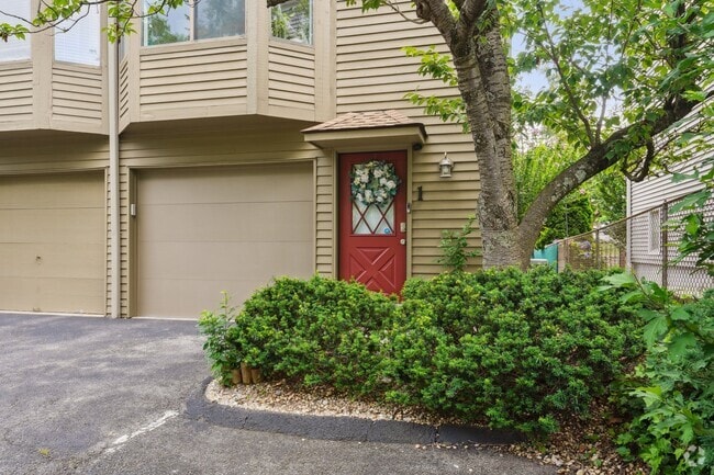 Building Photo - 100 Willowbrook Ave Rental