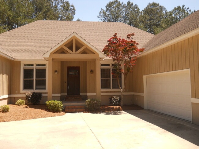 Building Photo - House with a POOL in the Stone Creek Subdivision!