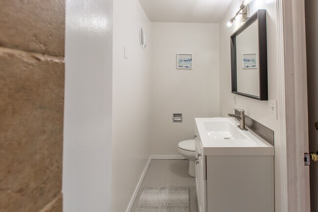 Photo - 2401 Birch Ln Unidad Basement Apt.