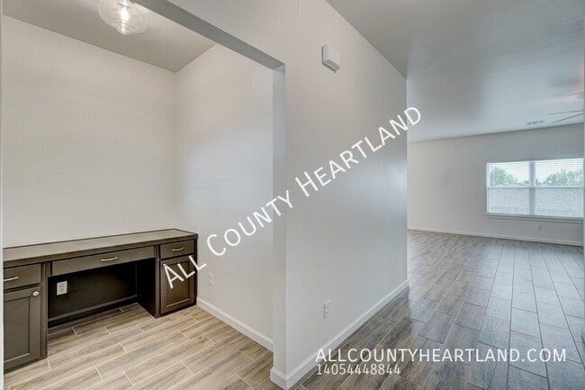 Photo - 528 NW 175th St