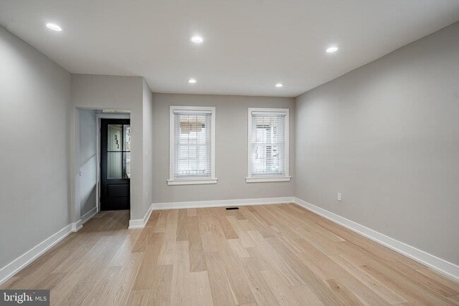 Photo - 303 W Washington St