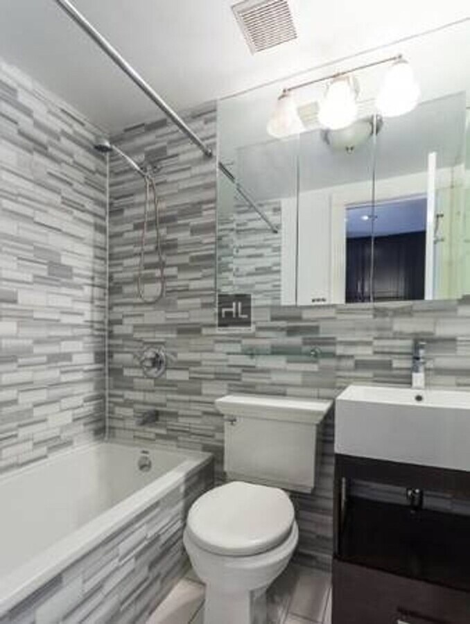 Photo - E 13TH ST. Unidad 22