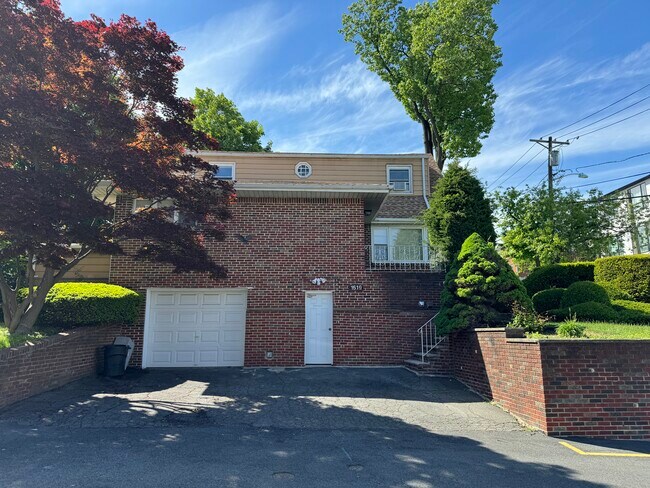 Photo - 1619-2 Ann St Unit 2