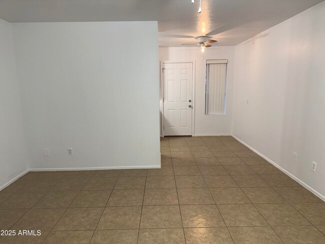 Photo - 7130 N 54th Ave Apartamento Unidad A
