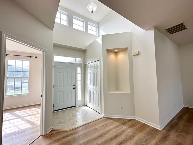 Photo - 1308 Charlevoix Way