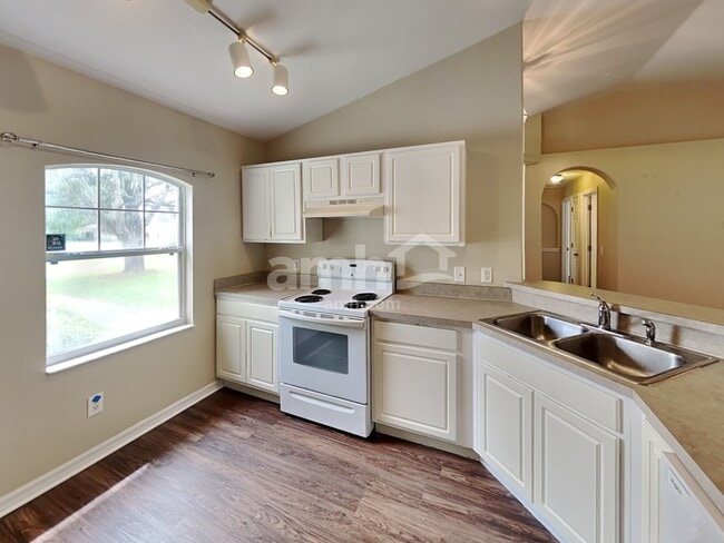 Photo - 1322 Lake Idamere Blvd