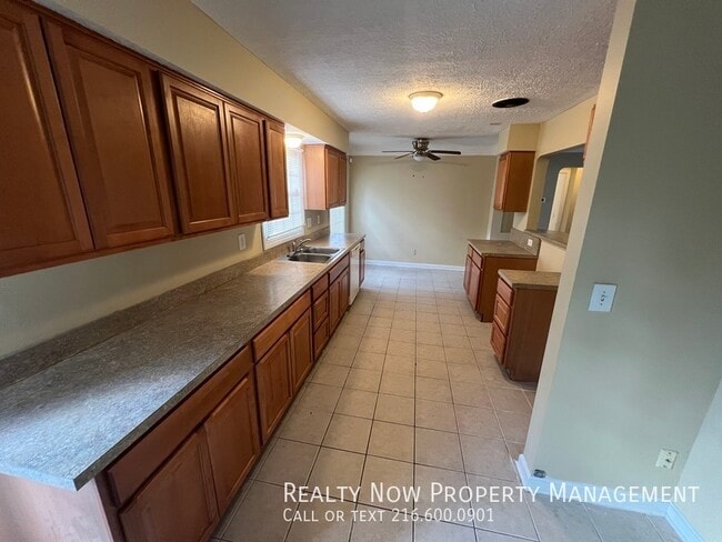 Photo - 988 Keystone Dr