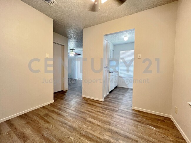 Photo - Charming 2/1 Duplex in Denton Priced to Move!