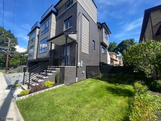 Photo - 726 West End Ave