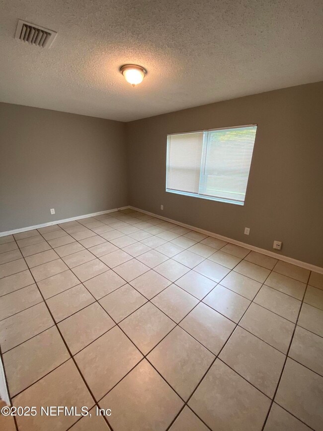 Photo - 9443 Sibbald Rd